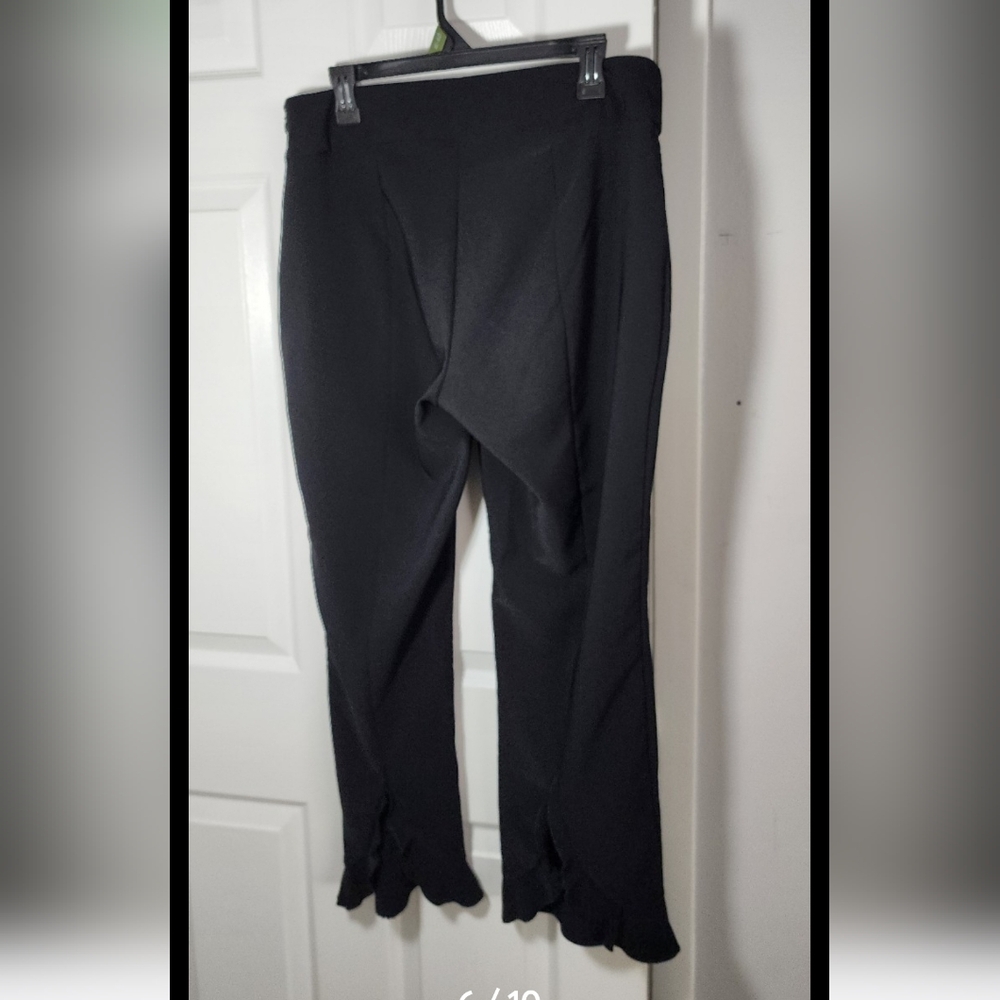 International Concepts sz 12 crop black ankle slacks back seam ruffle split